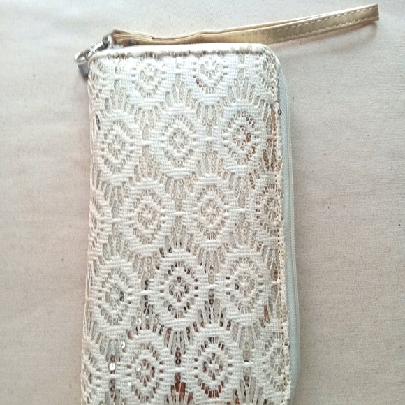 Wristlet - Picture 2 of 4